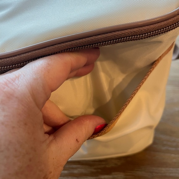 New Peanuts Snoopy Cream and Brown Lunch Bag Tote
It’s Good to Have a Friend - Picture 4 of 6